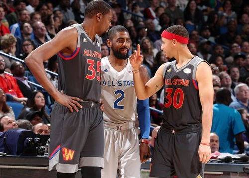 体育英超：利物浦3-0阿斯顿维拉 取得三连胜